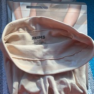 Skims Sculpting Short Above the Knee in Clay